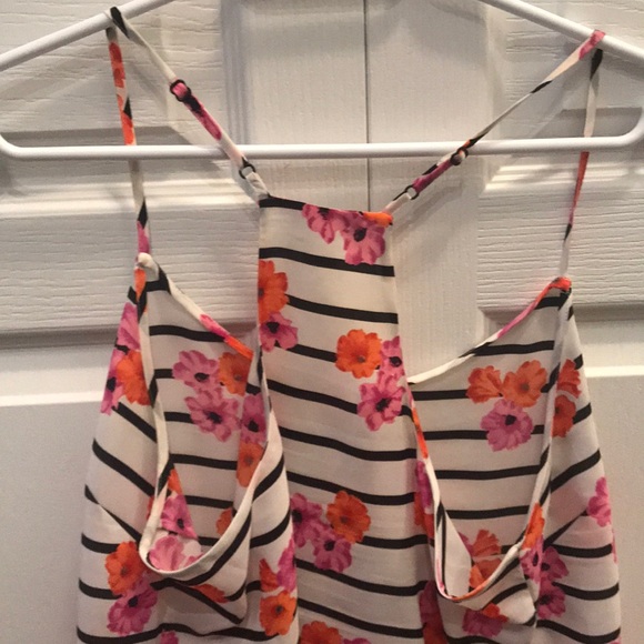 Cute floral tank top! - Picture 3 of 3